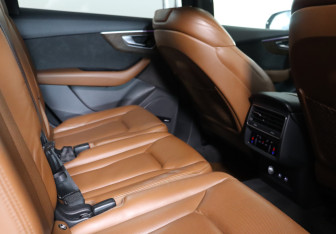 Подержанный автомобиль Audi Q7 2020 года (22 фото)