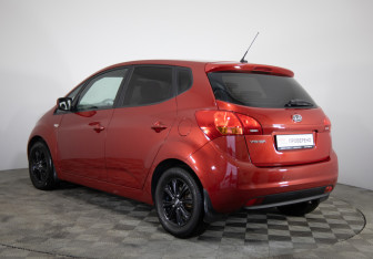 Подержанный автомобиль Kia Venga 2012 года (6 фото)