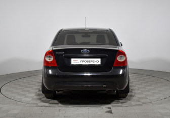 Подержанный автомобиль Ford Focus Sedan 2011 года (6 фото)