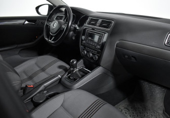 Подержанный автомобиль Volkswagen Jetta Sedan 2017 года (13 фото)