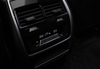 Подержанный автомобиль BMW X6 2020 года (12 фото)