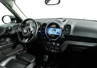 Подержанный автомобиль MINI Countryman 2022 года (9 фото)