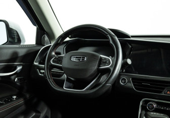 Подержанный автомобиль Geely Tugella 2021 года (15 фото)