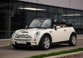 Подержанный автомобиль MINI Cabrio 2006 года (12 фото)