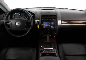 Подержанный автомобиль Volkswagen Touareg 2009 года (9 фото)