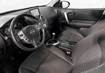 Подержанный автомобиль Nissan Qashqai 2007 года (9 фото)