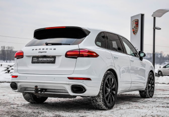Подержанный автомобиль Porsche Cayenne 2016 года (7 фото)