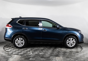 Подержанный автомобиль Nissan X-Trail 2017 года (4 фото)