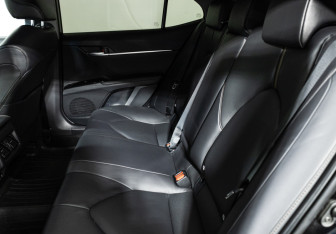 Подержанный автомобиль Toyota Camry Sedan 2018 года (10 фото)