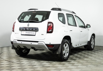 Подержанный автомобиль Renault Duster 2017 года (5 фото)