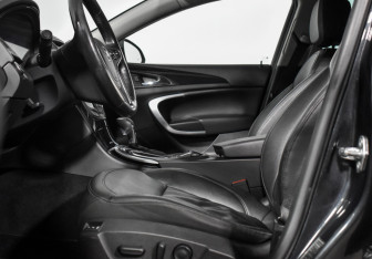 Подержанный автомобиль Opel Insignia Liftback 2013 года (11 фото)