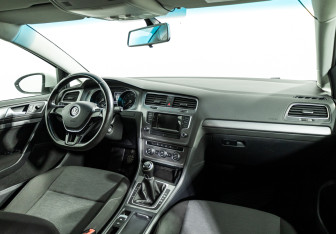Подержанный автомобиль Volkswagen Golf Hatchback 2013 года (9 фото)