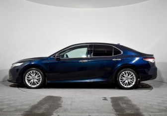 Подержанный автомобиль Toyota Camry Sedan 2020 года (8 фото)