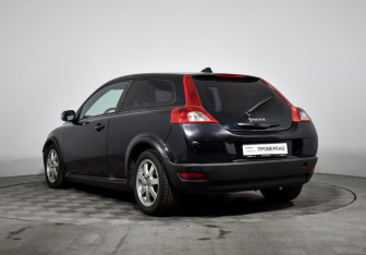 Подержанный автомобиль Volvo C30 2007 года (7 фото)