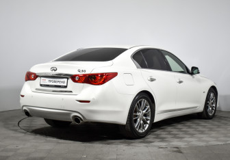 Подержанный автомобиль Infiniti Q50 2015 года (5 фото)