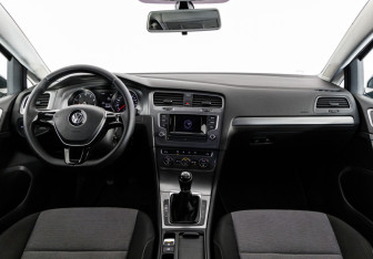 Подержанный автомобиль Volkswagen Golf Hatchback 2013 года (10 фото)