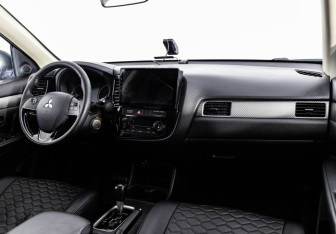 Подержанный автомобиль Mitsubishi Outlander 2016 года (9 фото)