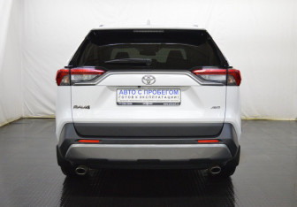 Подержанный автомобиль Toyota RAV4 2021 года (6 фото)