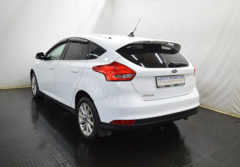 Подержанный автомобиль Ford Focus Hatchback 2017 года (7 фото)