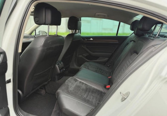 Подержанный автомобиль Volkswagen Passat Sedan 2017 года (10 фото)