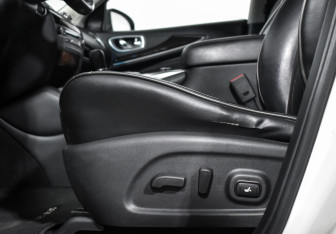 Подержанный автомобиль Infiniti QX60 2014 года (12 фото)