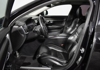 Подержанный автомобиль Volvo V90 Cross Country 2017 года (10 фото)