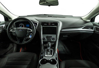 Подержанный автомобиль Ford Mondeo Sedan 2015 года (13 фото)