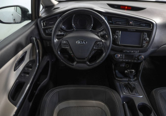 Подержанный автомобиль Kia Ceed Wagon 2017 года (10 фото)