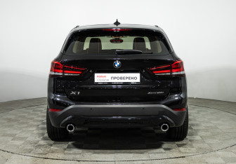Подержанный автомобиль BMW X1 2021 года (6 фото)