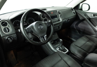 Подержанный автомобиль Volkswagen Tiguan 2011 года (11 фото)