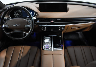 Подержанный автомобиль Genesis G80 2021 года (20 фото)