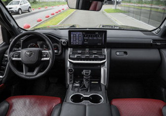 Подержанный автомобиль Toyota Land Cruiser Suv 2021 года (13 фото)