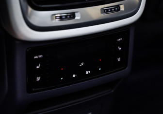 Подержанный автомобиль Hongqi E-HS9 2021 года (25 фото)