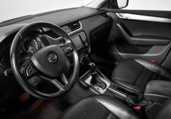 Подержанный автомобиль Skoda Octavia Liftback 2016 года (9 фото)