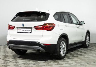 Подержанный автомобиль BMW X1 2015 года (5 фото)