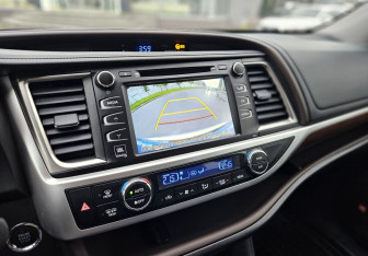 Подержанный автомобиль Toyota Highlander 2015 года (31 фото)
