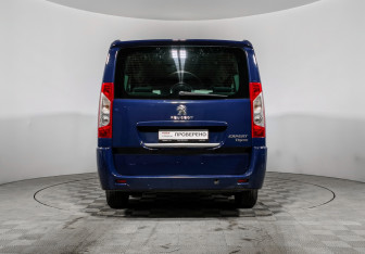 Подержанный автомобиль Peugeot Expert 2015 года (6 фото)