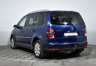 Подержанный автомобиль Volkswagen Touran 2007 года (7 фото)