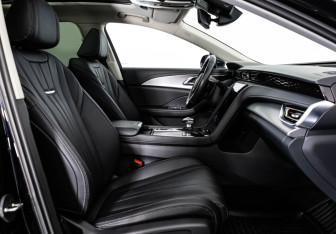 Подержанный автомобиль Hongqi H5 2024 года (24 фото)