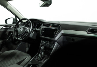 Подержанный автомобиль Volkswagen Tiguan 2019 года (9 фото)