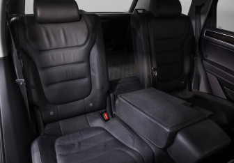 Подержанный автомобиль Volkswagen Touareg 2012 года (25 фото)