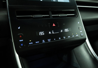 Подержанный автомобиль Toyota Avalon 2022 года (19 фото)