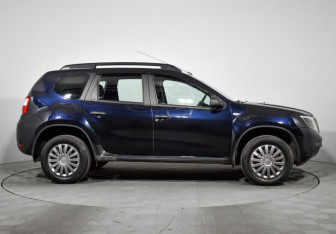 Подержанный автомобиль Nissan Terrano 2015 года (4 фото)