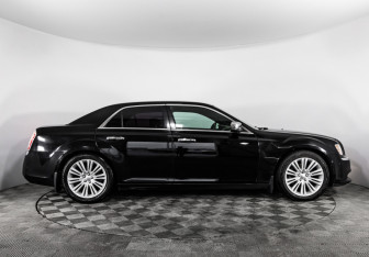 Подержанный автомобиль Chrysler 300C Sedan 2012 года (6 фото)