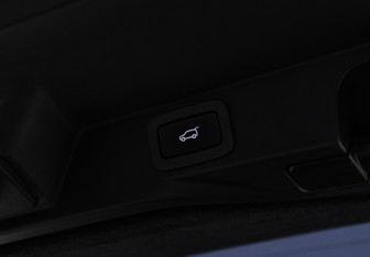 Подержанный автомобиль Land Rover Range Rover Sport 2017 года (26 фото)