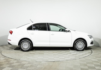 Подержанный автомобиль Skoda Rapid Liftback 2021 года (4 фото)