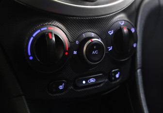 Подержанный автомобиль Hyundai Solaris Sedan 2015 года (15 фото)