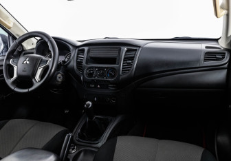Подержанный автомобиль Mitsubishi L200 2019 года (9 фото)