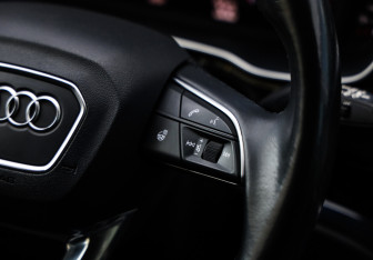Подержанный автомобиль Audi Q3 2021 года (13 фото)
