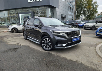 Подержанный автомобиль Kia Carnival 2020 года (3 фото)